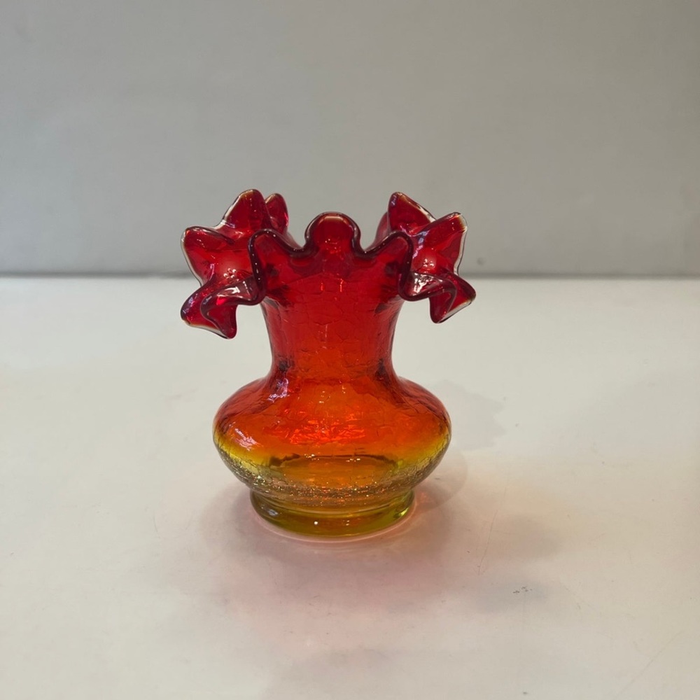 Blown Art Glass Ribbed Pattern Ruffled Scalloped Yellow Red vase